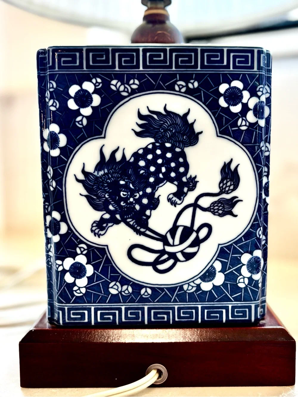 Chinoiserie Blue & White Foo Dog Porcelain Tea Caddy Table Lamp Vintage